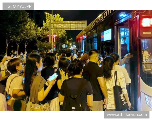 赛事交通系统与城市公交联动 观众疏散效率创下历史最佳