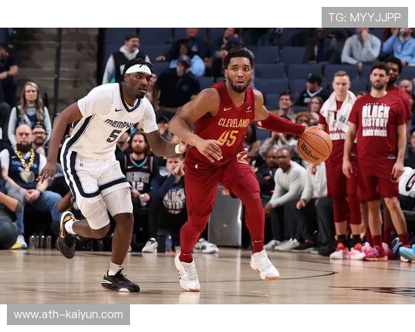 米切尔空砍34分黯然离场,骑士更衣室复盘末节6分溃败 米切尔空砍34分黯然离场,骑士更衣室复盘末节6分溃败