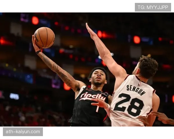 马刺爆冷击败掘金,全场坚持“对球施压、弱侧收缩”防守策略