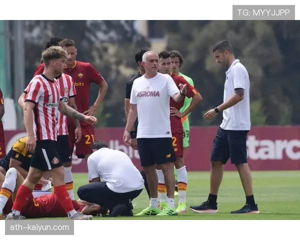 现场：罗马德比爆发冲突，双方球员各被罚下一人